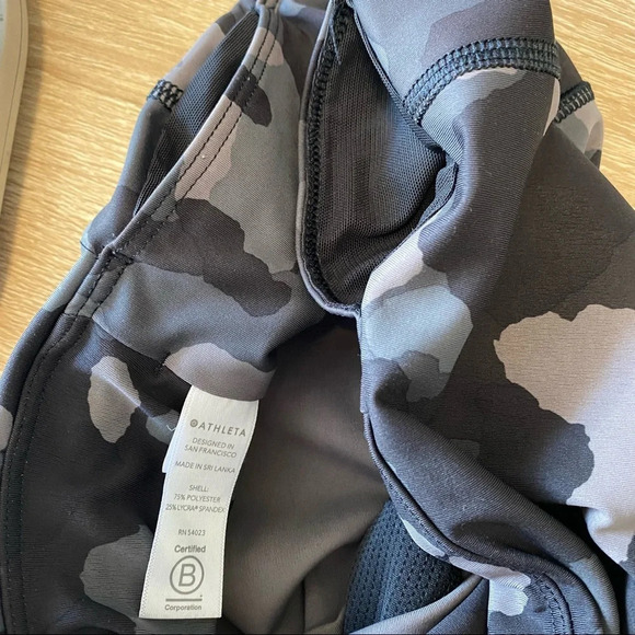 Athleta Supersonic Black Camo Camouflage Lightning 7/8 Tight Leggings Size XS - Picture 8 of 11